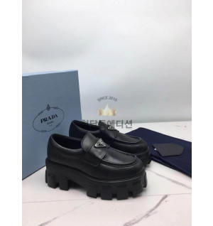 프라다 브러시드 로퍼