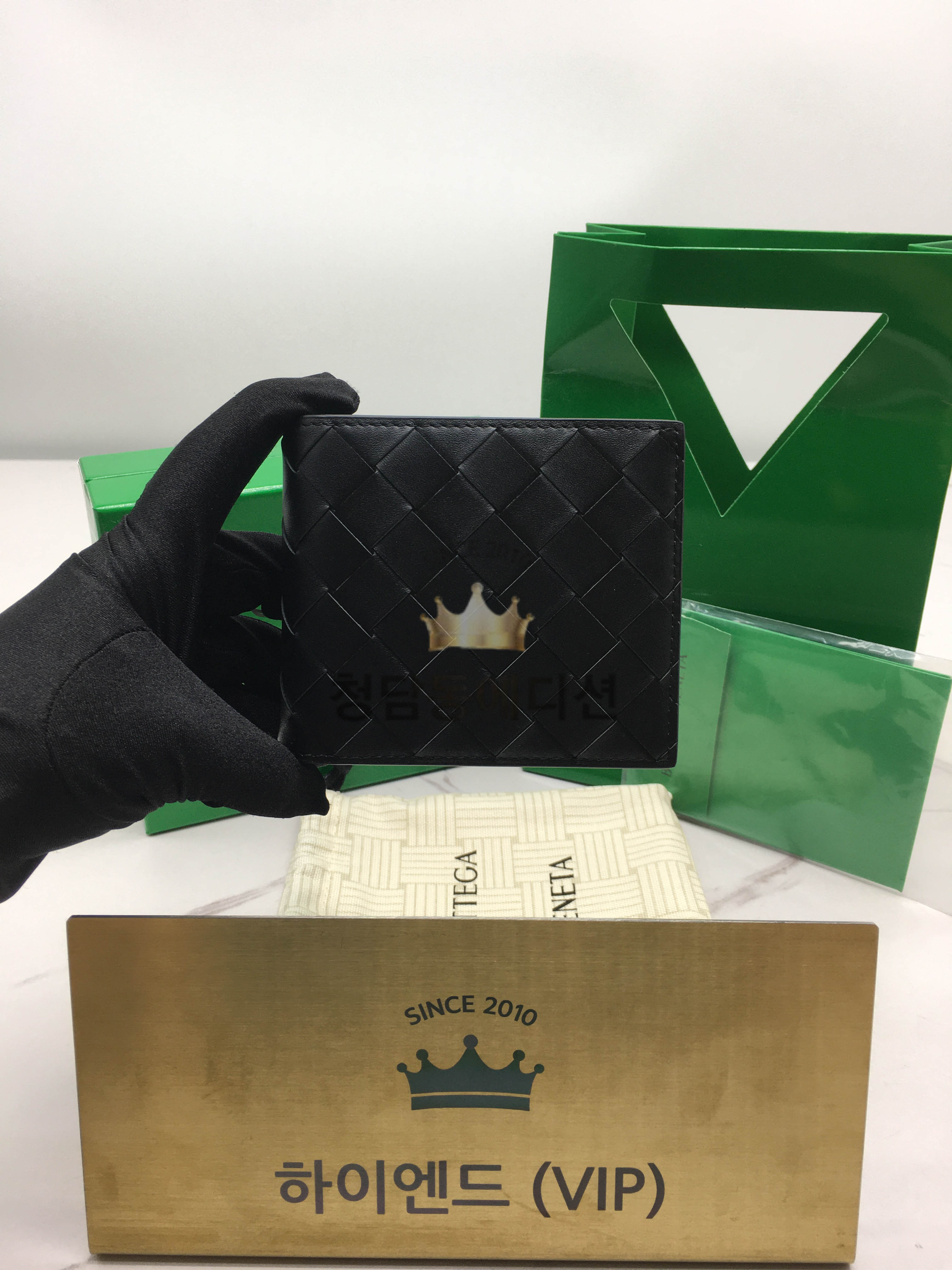 보테가베네타 인트레치아토 폴더형 반지갑 (내부 그린) 605721