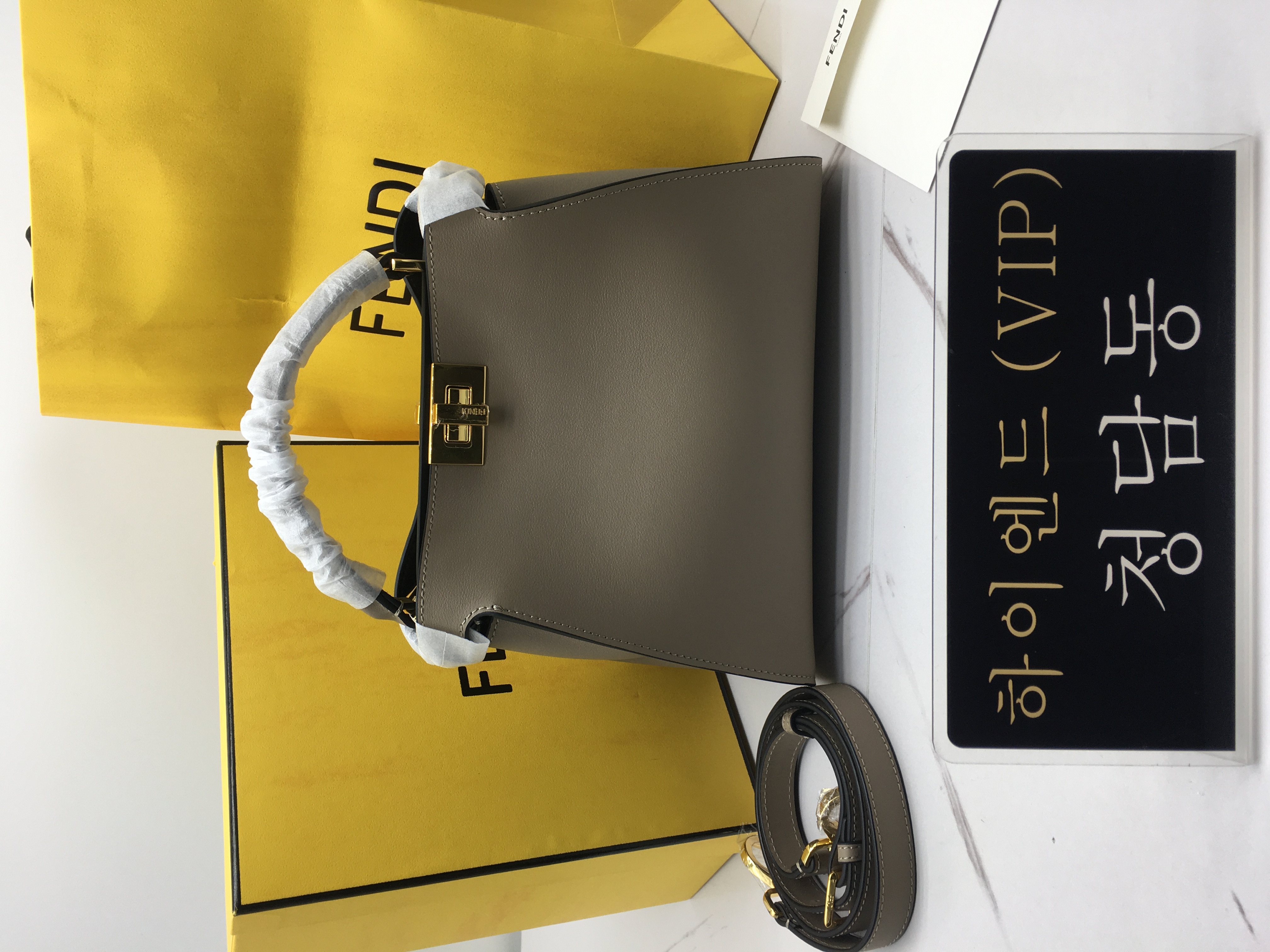 펜디 피카부 I SEE U 스몰