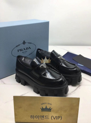 프라다 로퍼