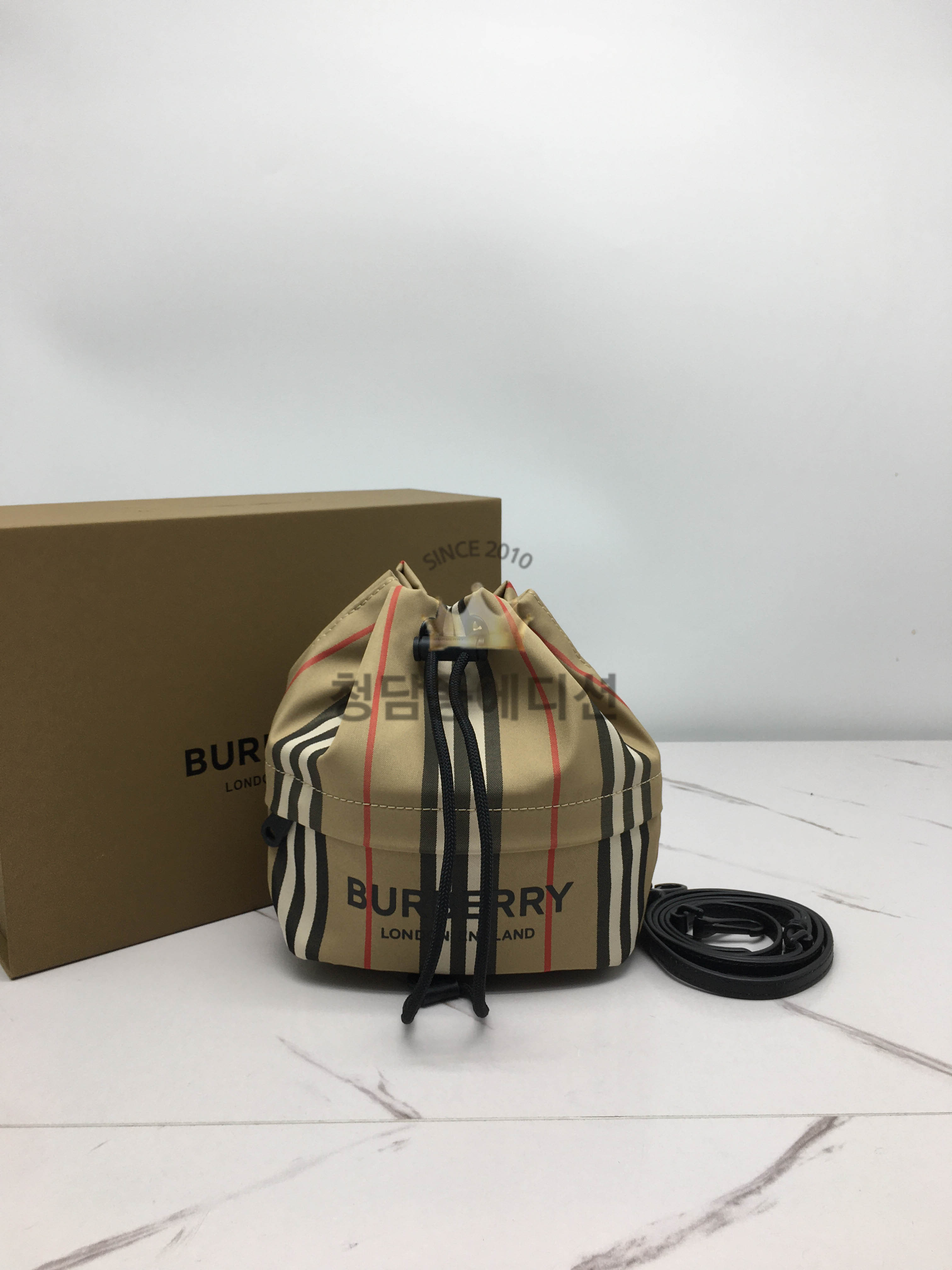 버버리 포이베 파우치 18*19.5