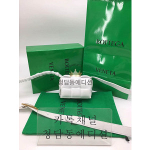 보테가베네타 캔디 패딩 미니 카세트백 (하이엔드급)