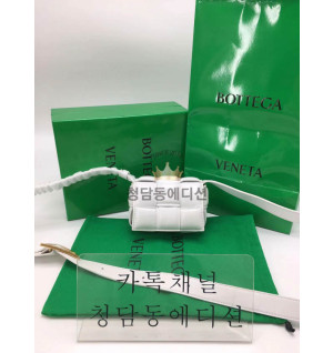 보테가베네타 캔디 패딩 미니 카세트백 (하이엔드급)