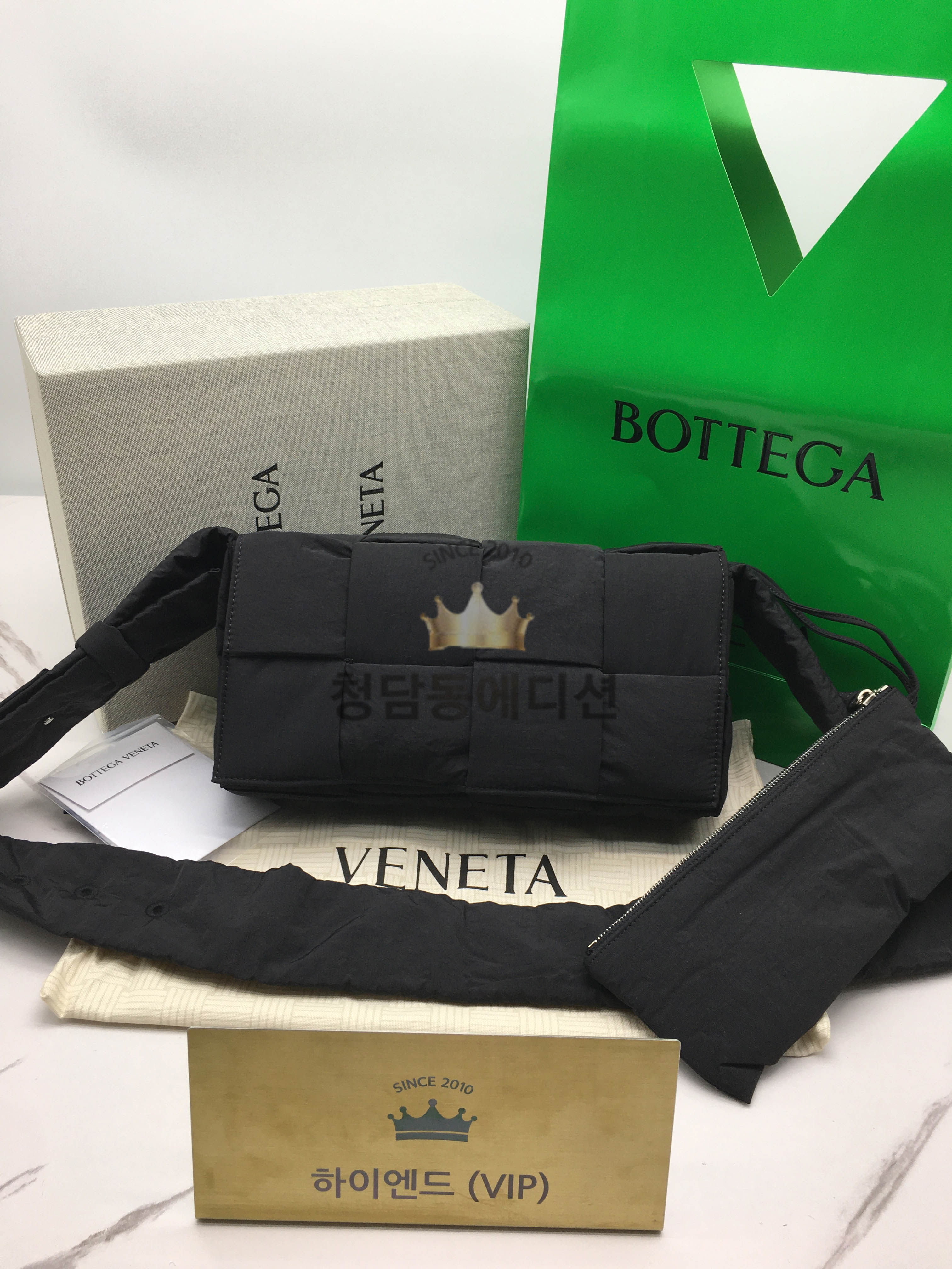 보테가베네타 패딩 테크 카세트백 (하이엔드급)