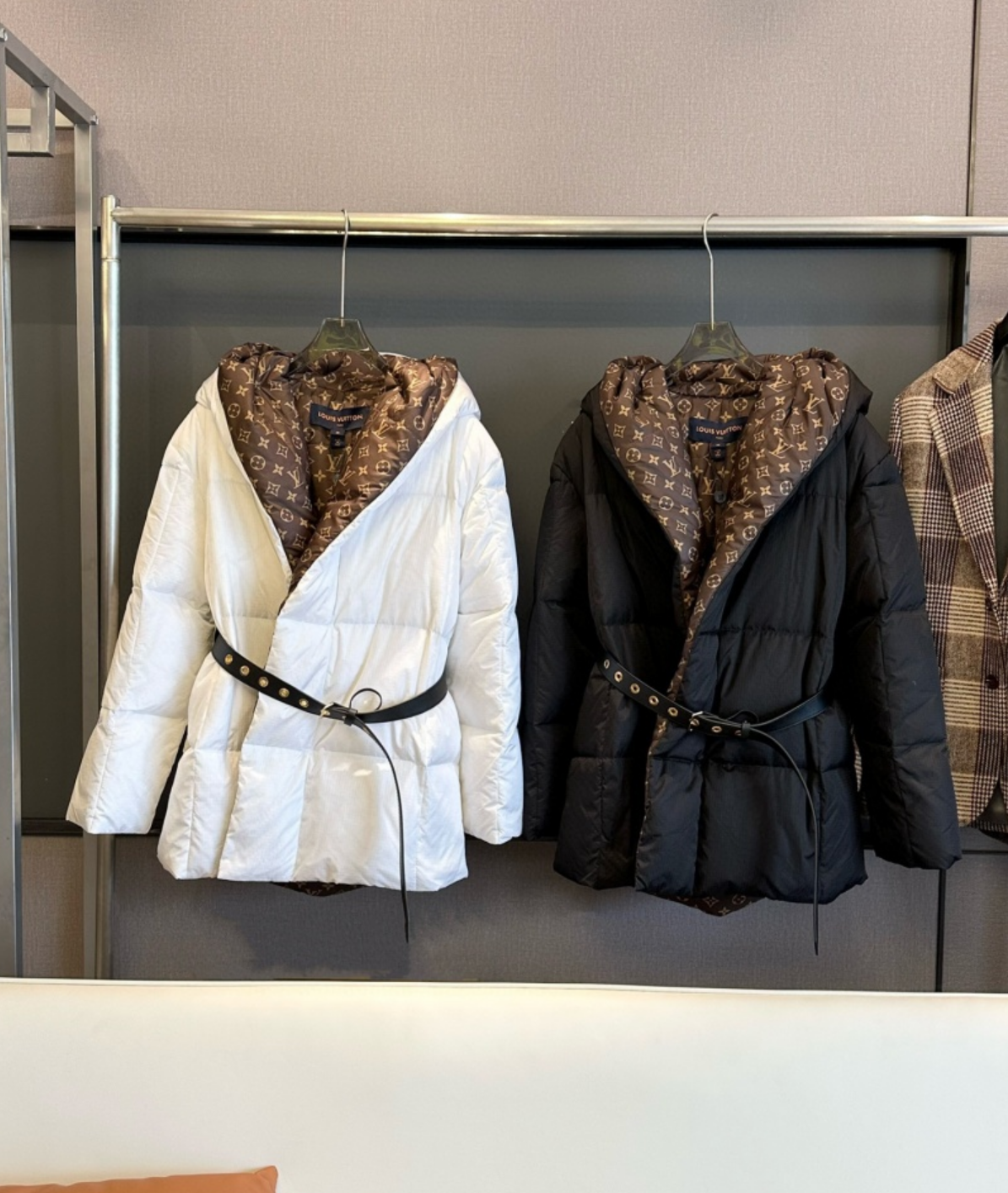 루이비통 쇼트 필로우 푸퍼 랩코트 패딩