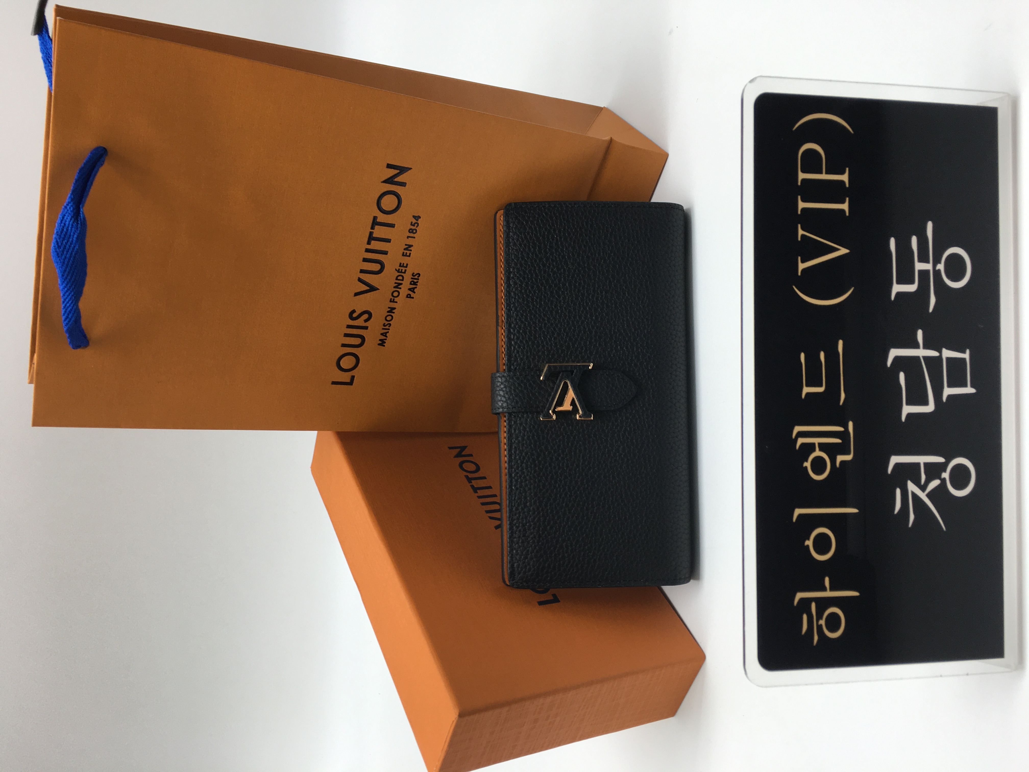 루이비통 버티컬 월릿 M81330