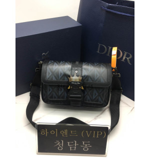 디올 CD 다이아몬드 캔버스 HIT THE ROAD 크로스백