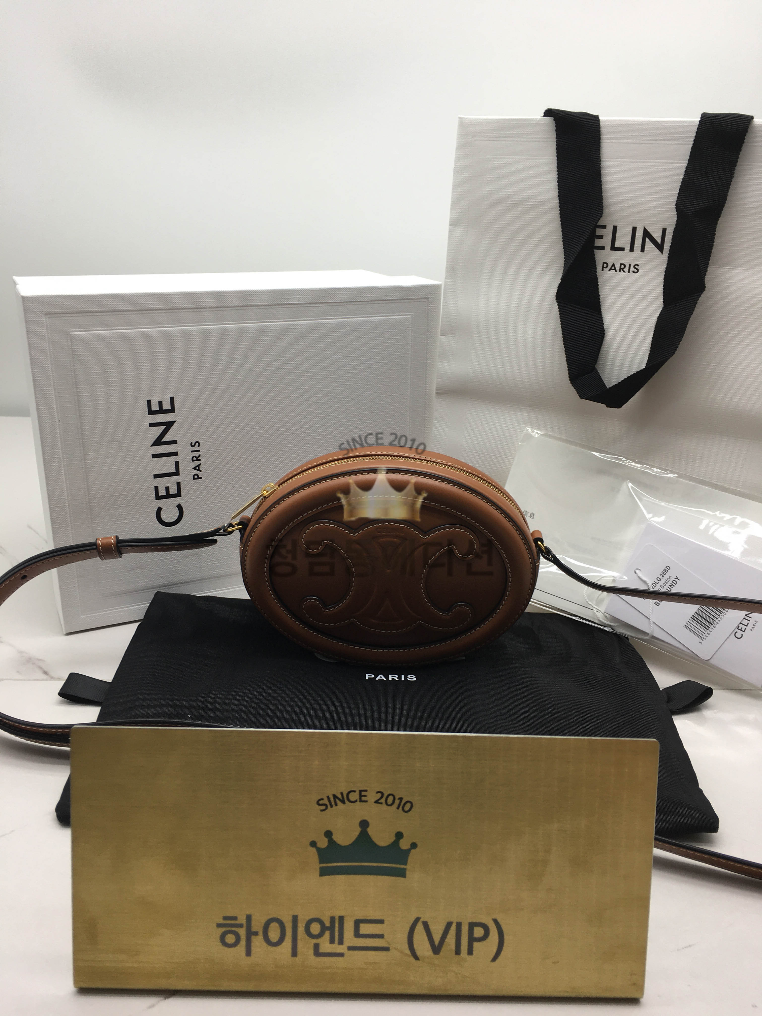 셀린느 크로스바디 오벌 펄스 퀴르 트리오페 미니백 101703 (Renewal ver.)