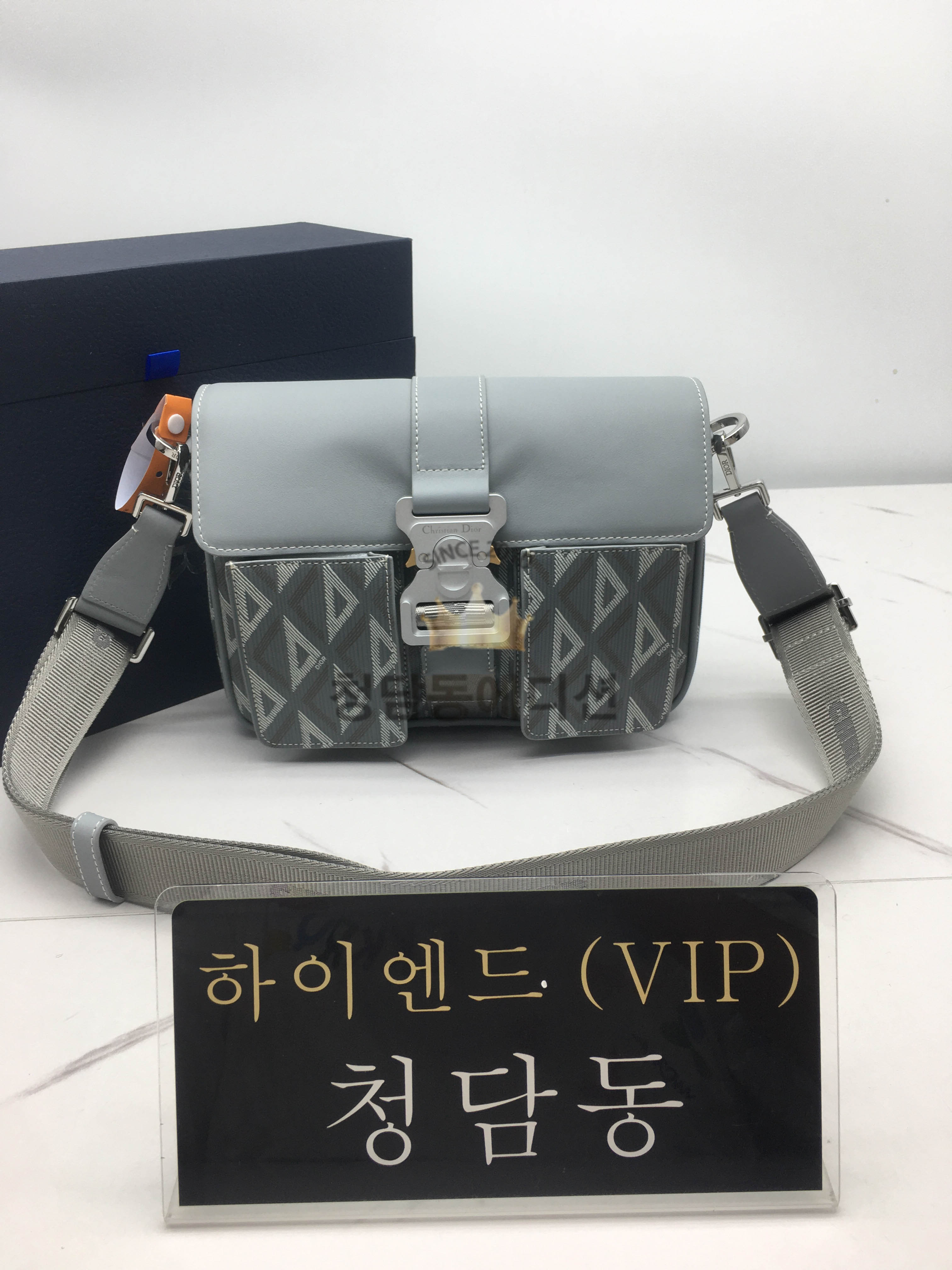 디올 CD 다이아몬드 캔버스 HIT THE ROAD 크로스 메신저백