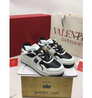 발렌티노 vltn  원스터드 XL 나파 레더 로우탑 (남녀공용)