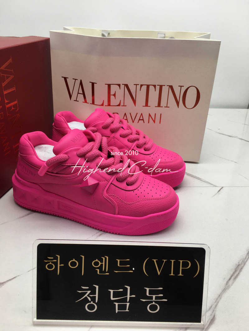 발렌티노 vltn  원스터드 XL 나파 레더 로우탑 (남녀공용)