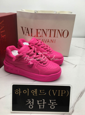 발렌티노 vltn  원스터드 XL 나파 레더 로우탑 (남녀공용)