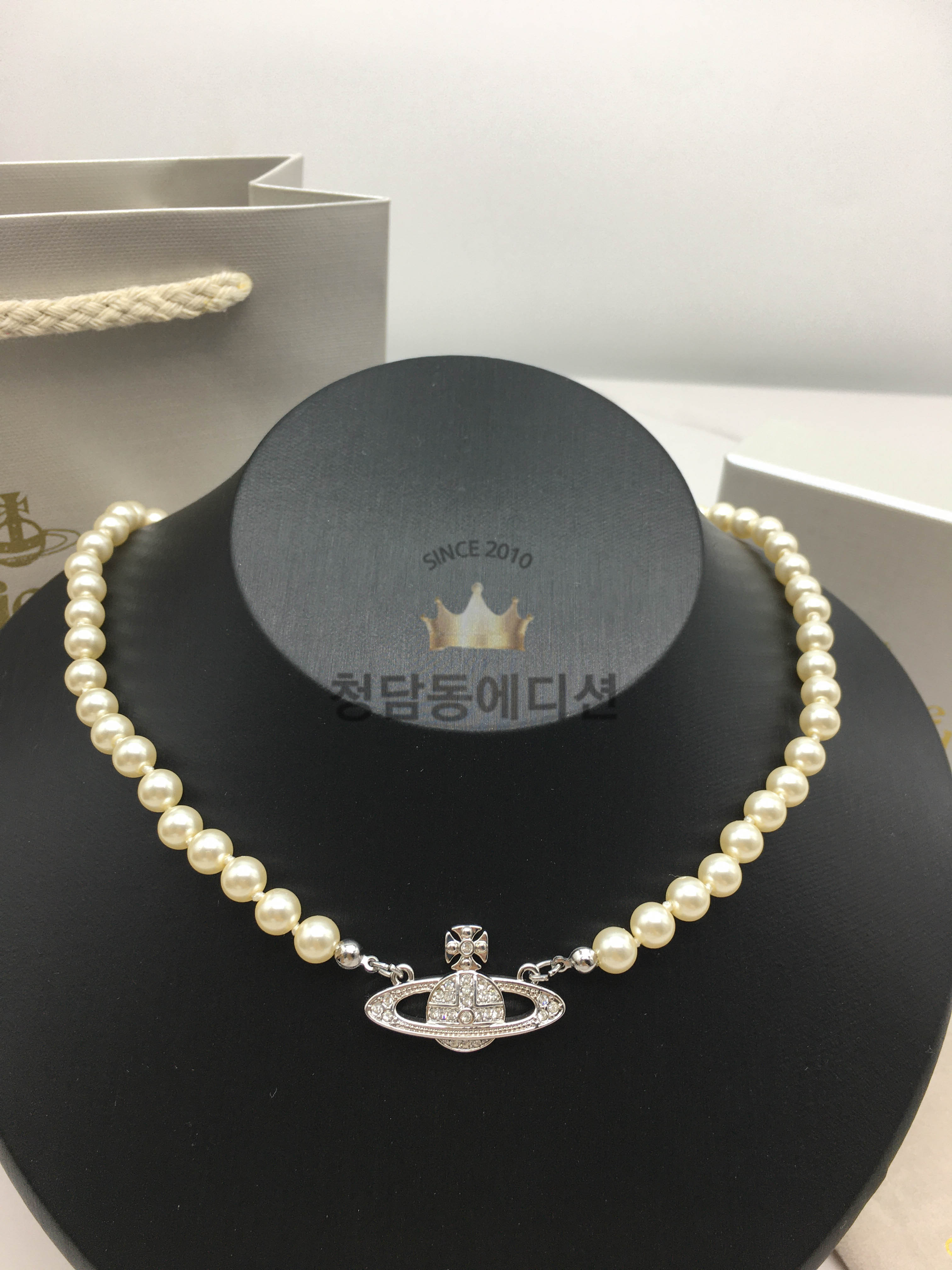 비비안 웨스트 우드 진주 목걸이 (줄길이 45cm)