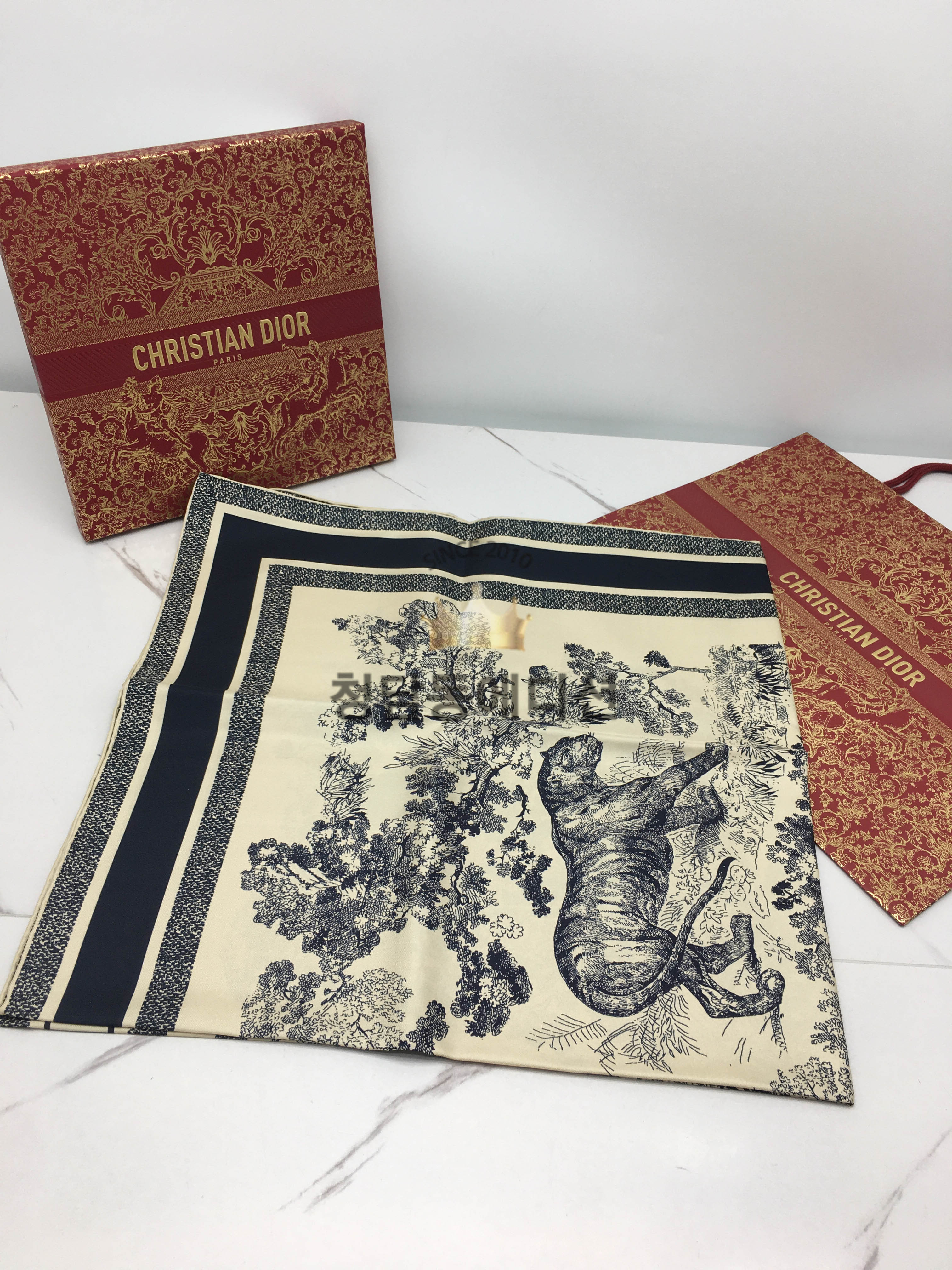 디올 실크 스카프