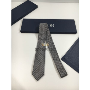 디올 넥타이