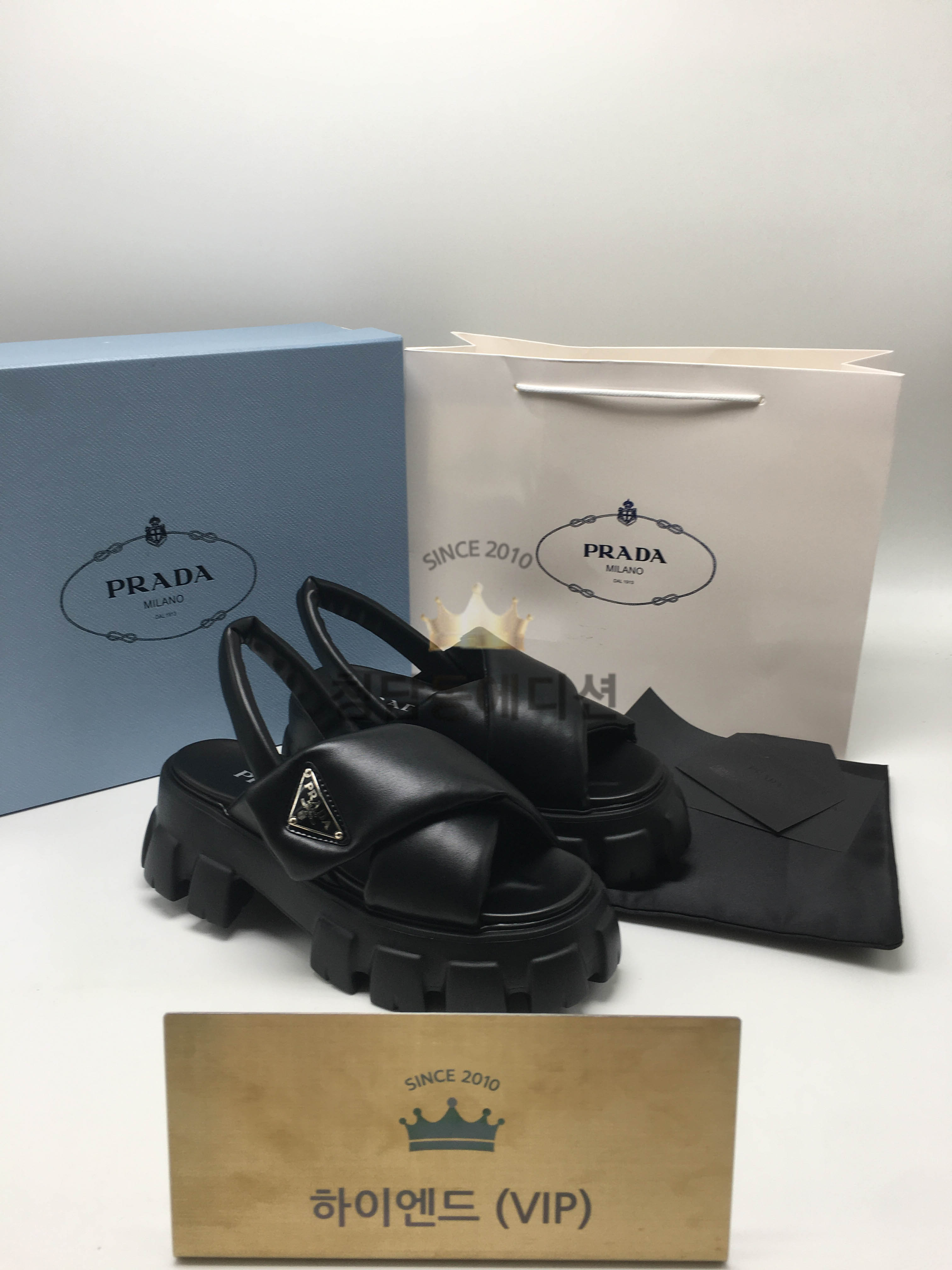 프라다 모놀리스 나파 샌들 (컬러 블랙, 화이트)