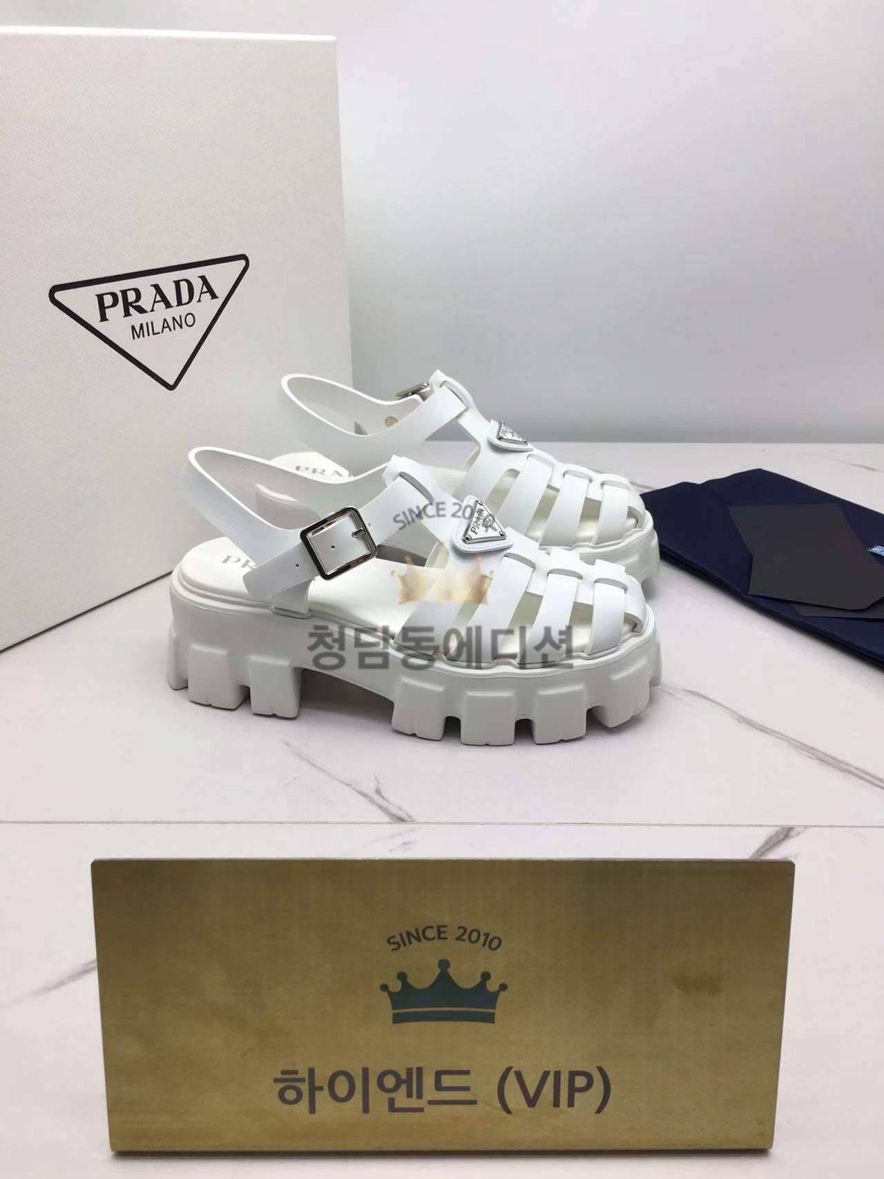 프라다 모놀리스 러버 샌들 (컬러 블랙, 화이트)