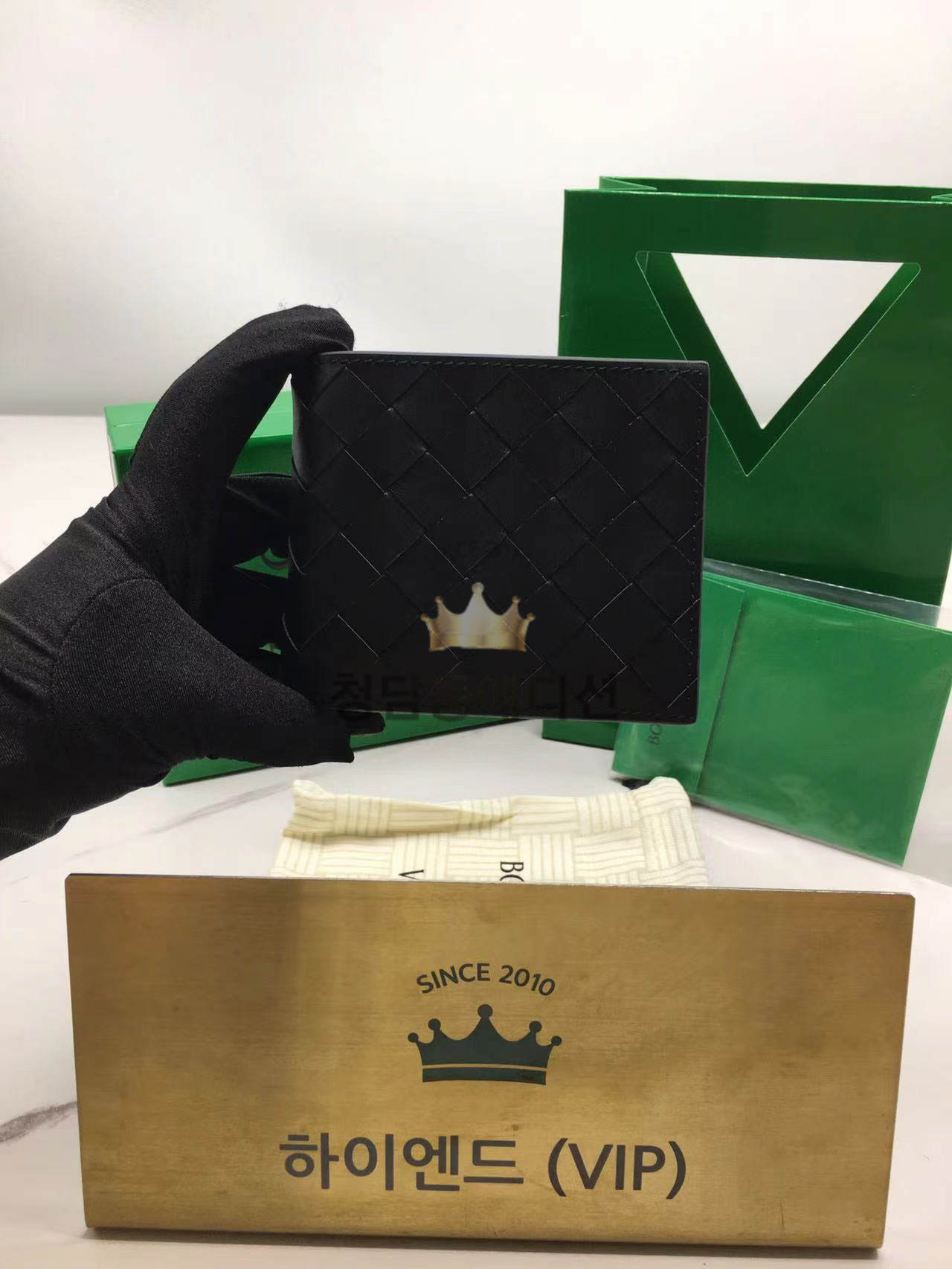 보테가베네타 인트레치아토 폴더형 반지갑 605721