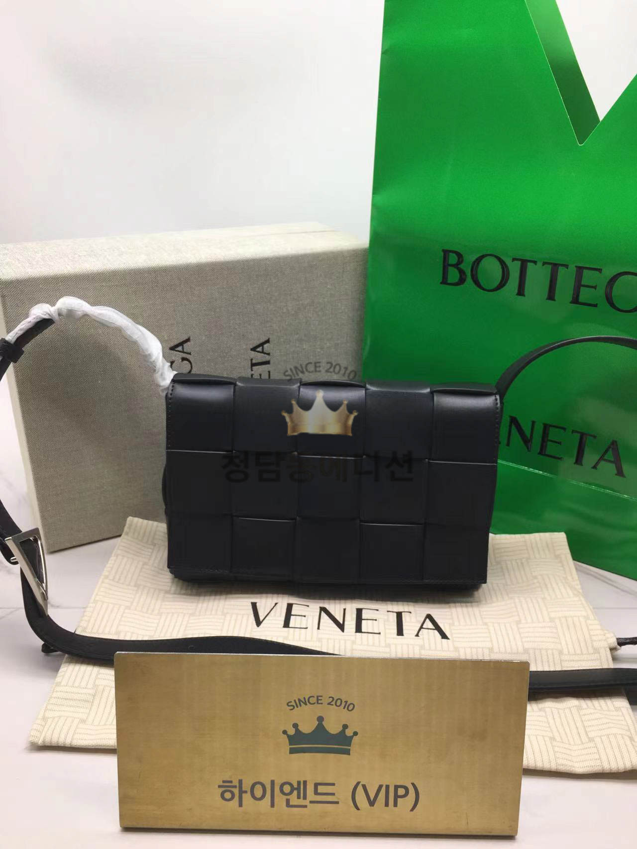 보테가베네타 카세트백 (안감 레더 패러킷 컬러) (삼각 트라이앵글 메탈)