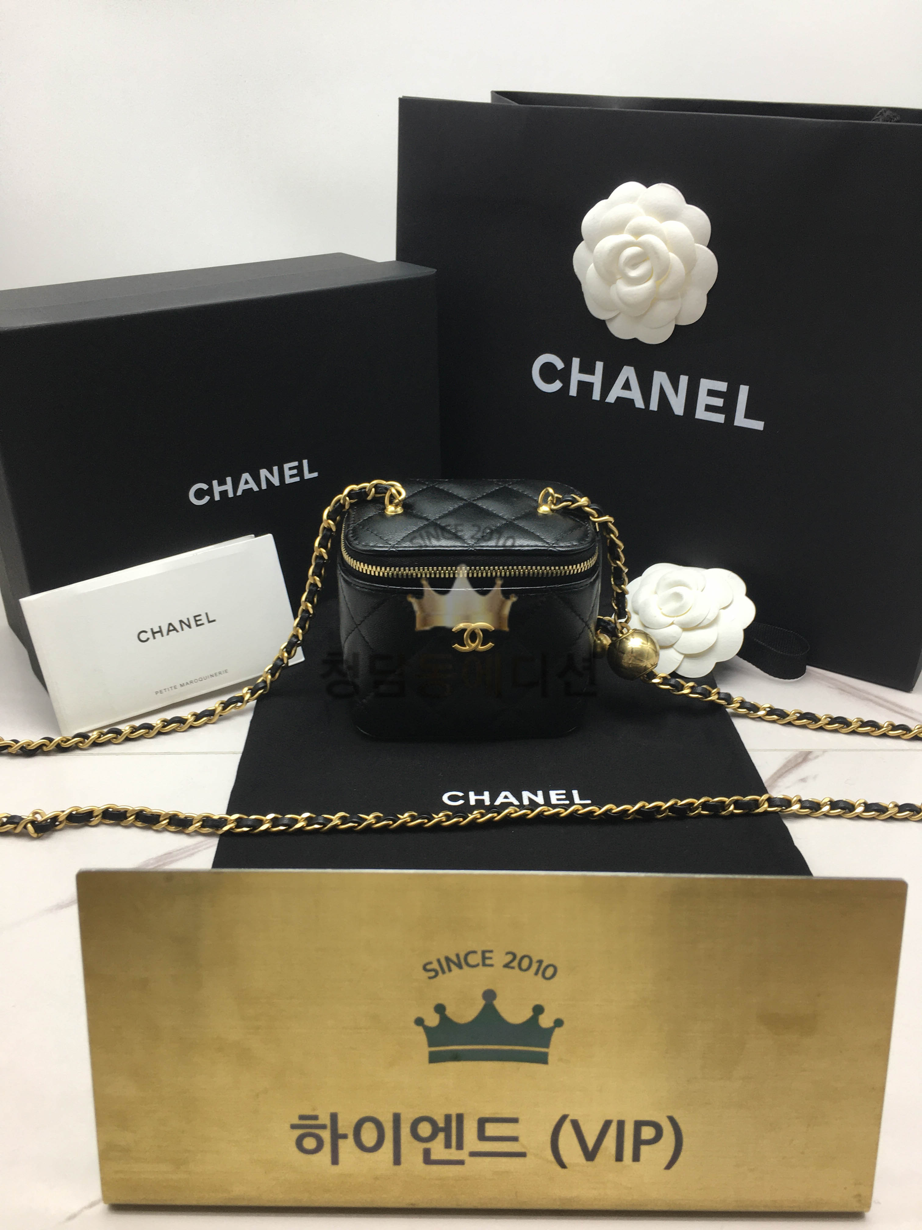 샤넬 클래식 골드볼 베니티백(신형)