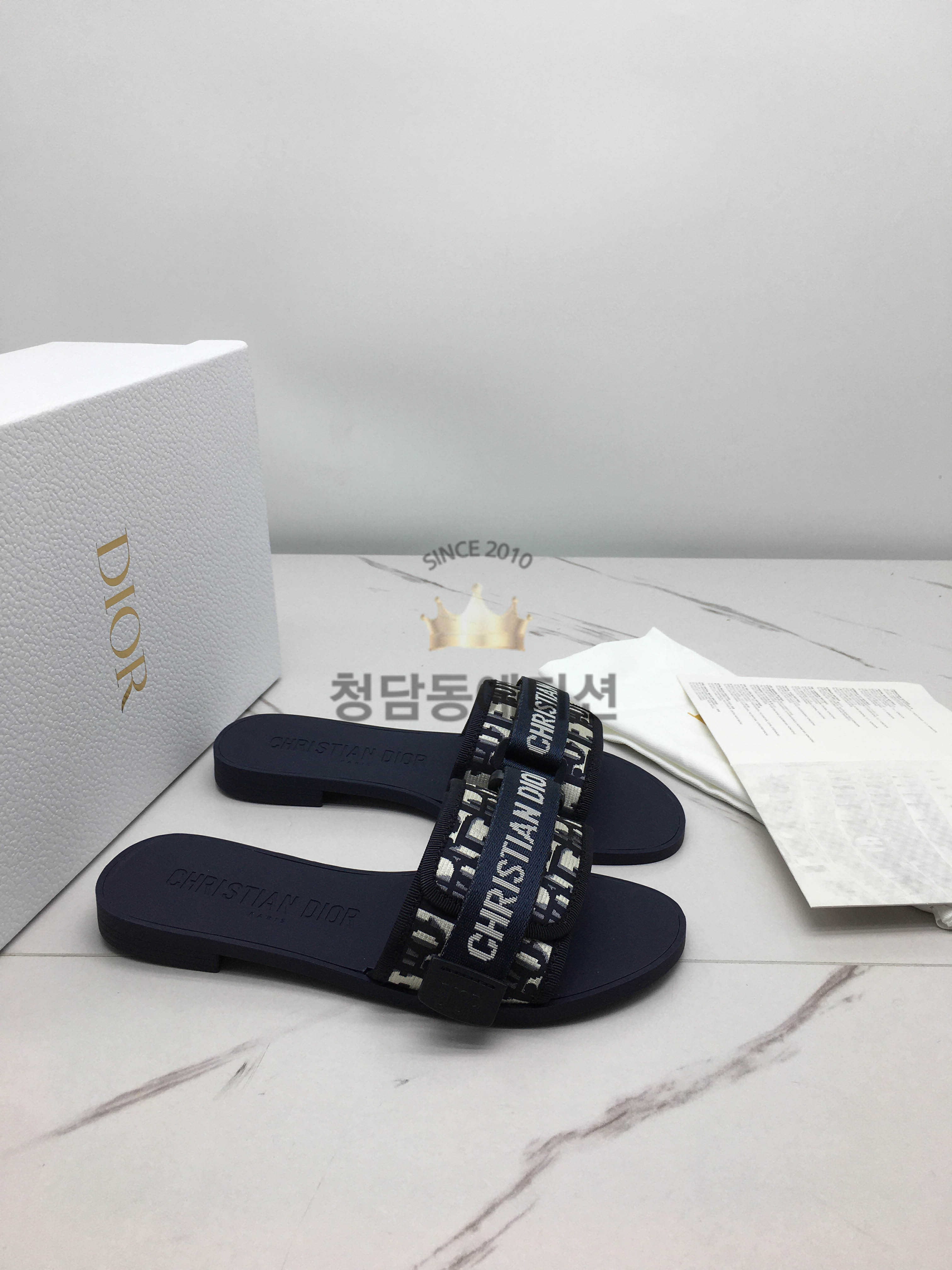 디올 에볼루션 샌들