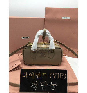 미우미우 MIU MIU 소프티 패디드 아르카디