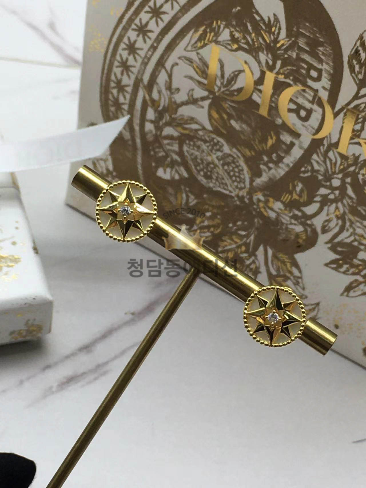 디올 DIOR 로즈드방 귀걸이