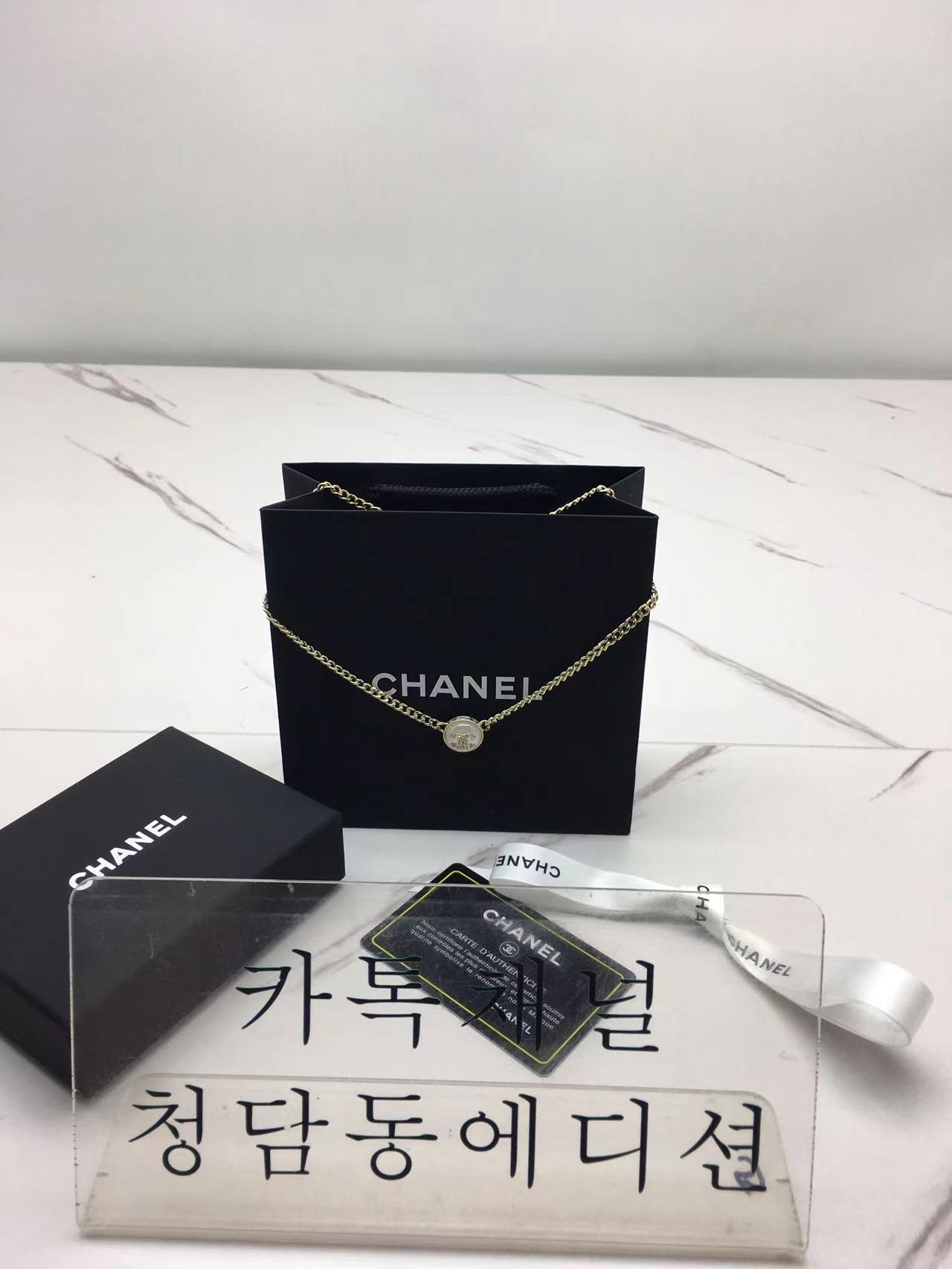 샤넬 chanel 화이트 라운드 비니 목걸이