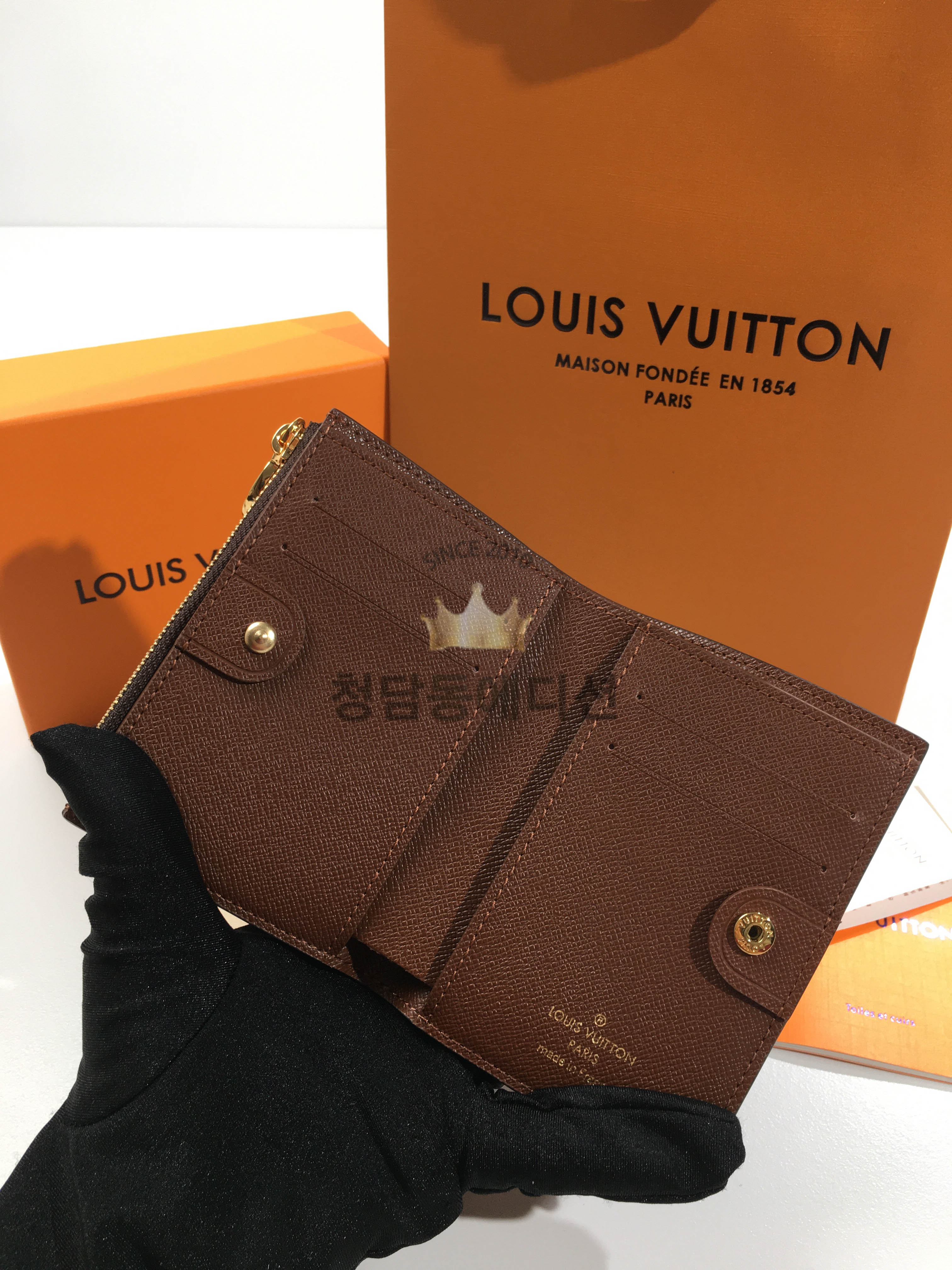 루이비통 리사 월릿 M82383 (내부 브라운)