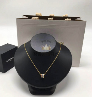 부쉐론 콰트로 클래식 펜던트 (컬러 옐로우골드, 화이트골드)