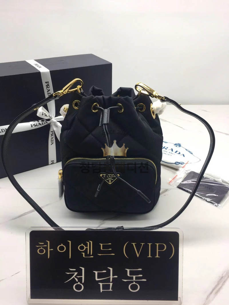 프라다 리나일론 숄더백 1BH038