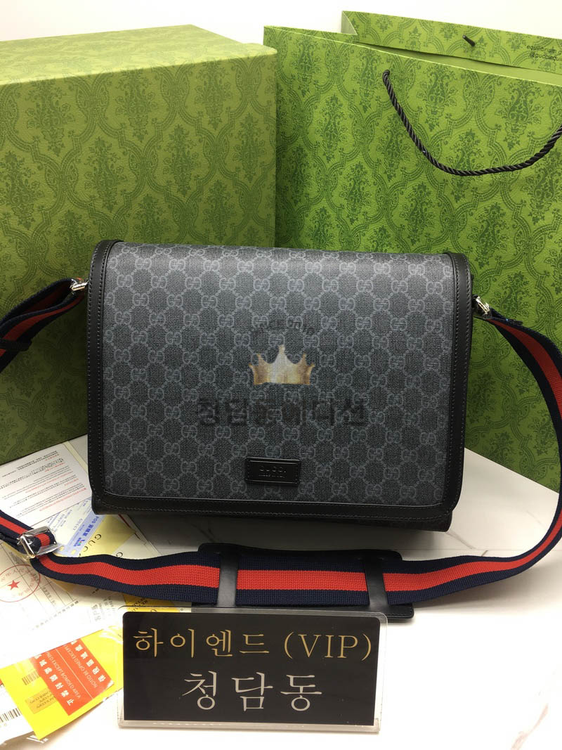 구찌 GG 수프림 메신저 474138