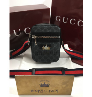 구찌 GG 수프림 메신저백 598103