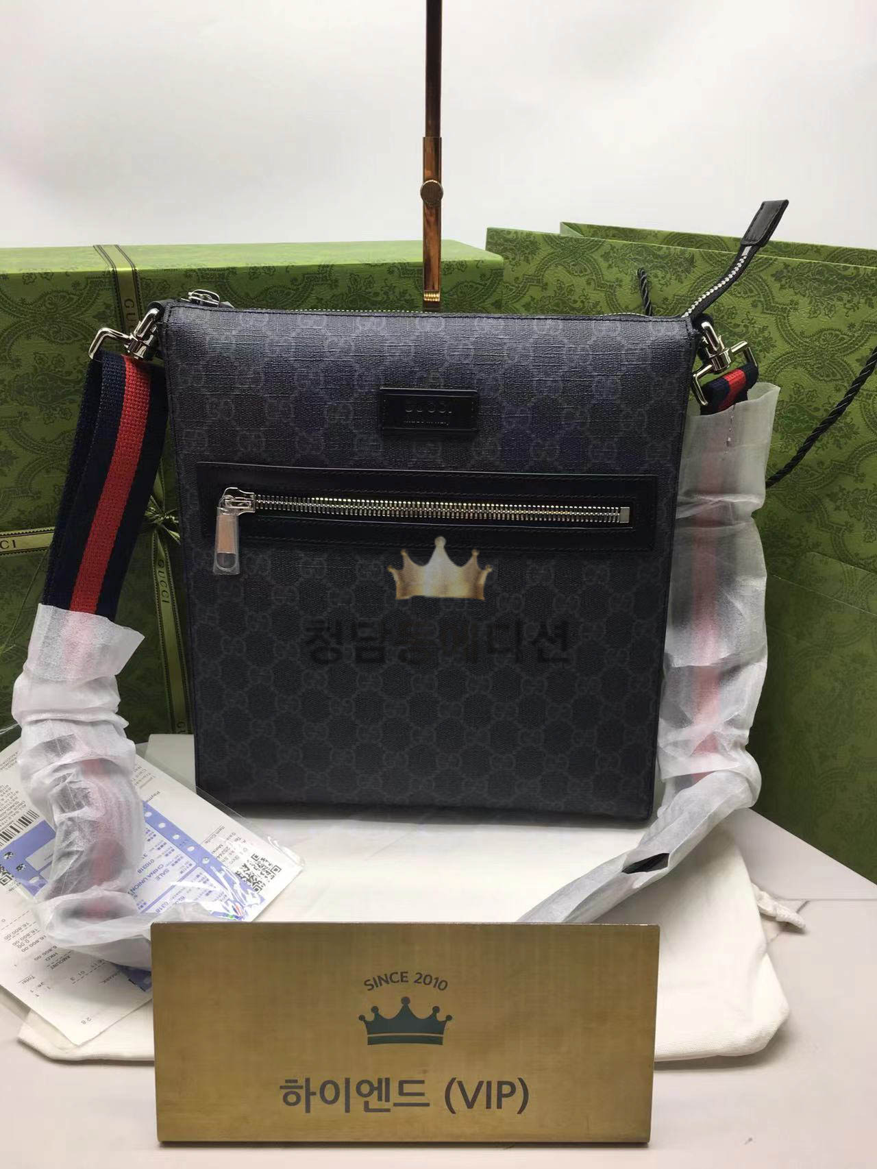 구찌 GG수프림 크로스 메신저백 474137