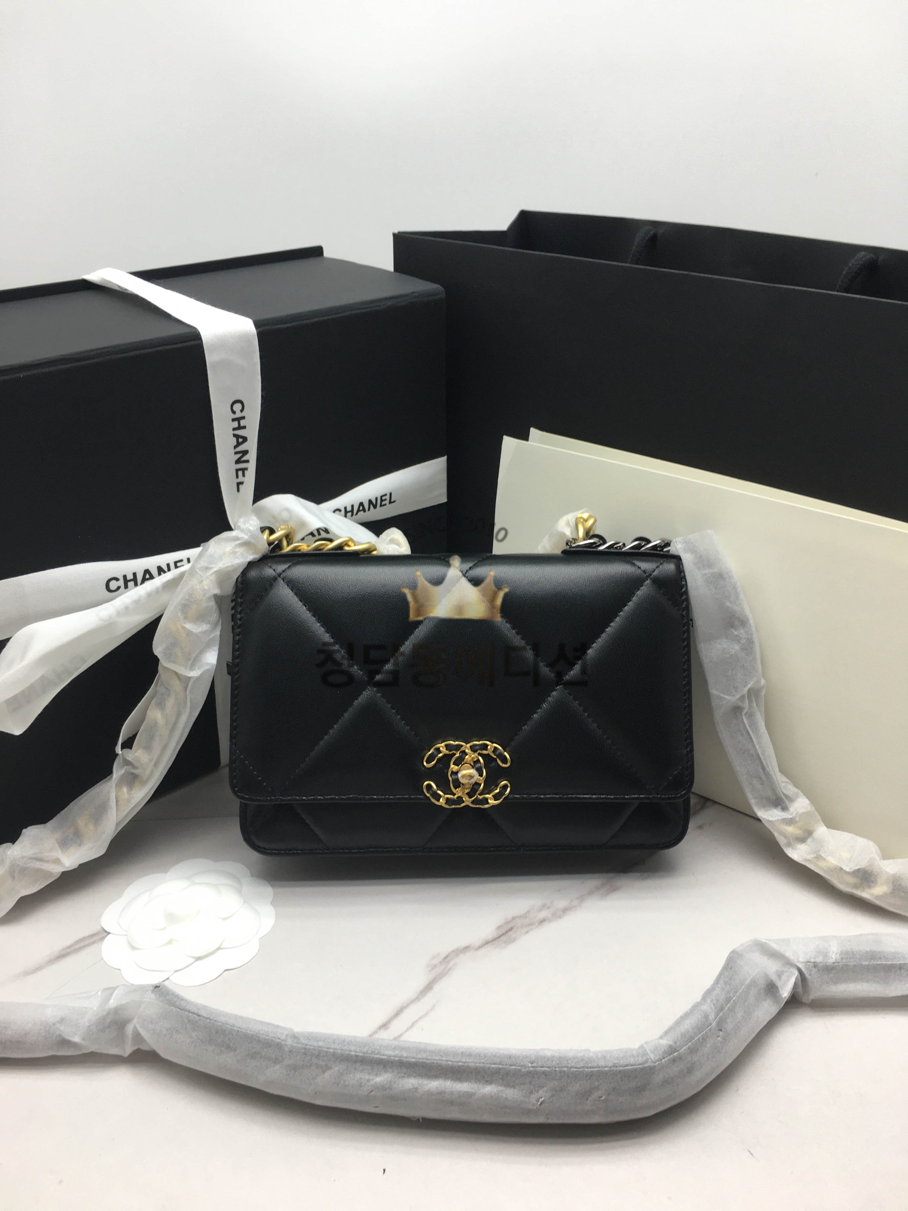 샤넬 23P 19 WOC 턴락 블랙 금장 AP3267 (renewal ver.)