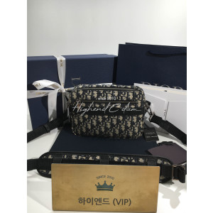 디올 새들 트리플 파우치 남성 크로스백