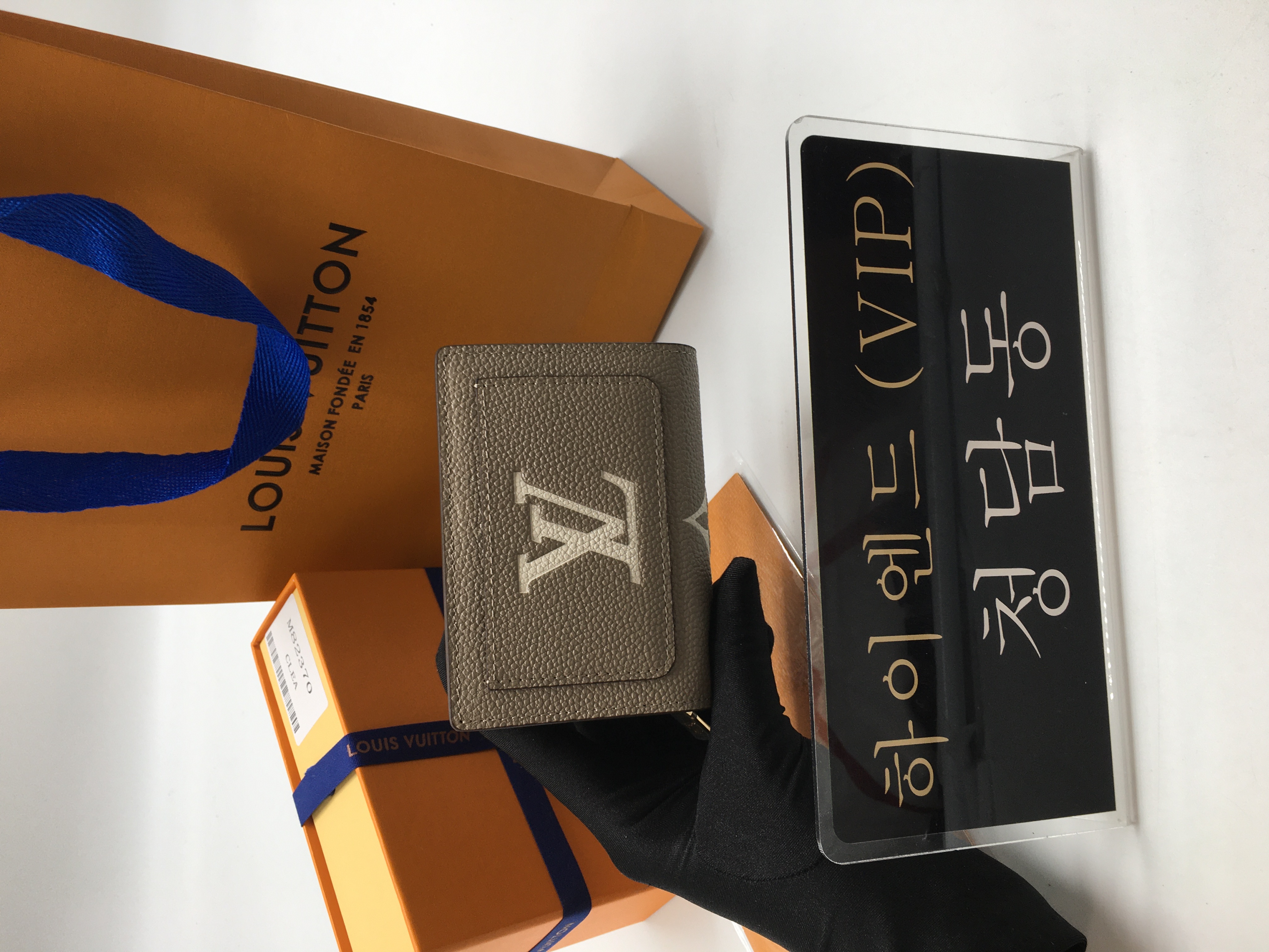 루이비통 클레아 월릿 M82370