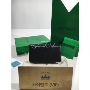 보테가 베네타 맥시 인트레치오 장지갑 679845 (컬러 블랙)