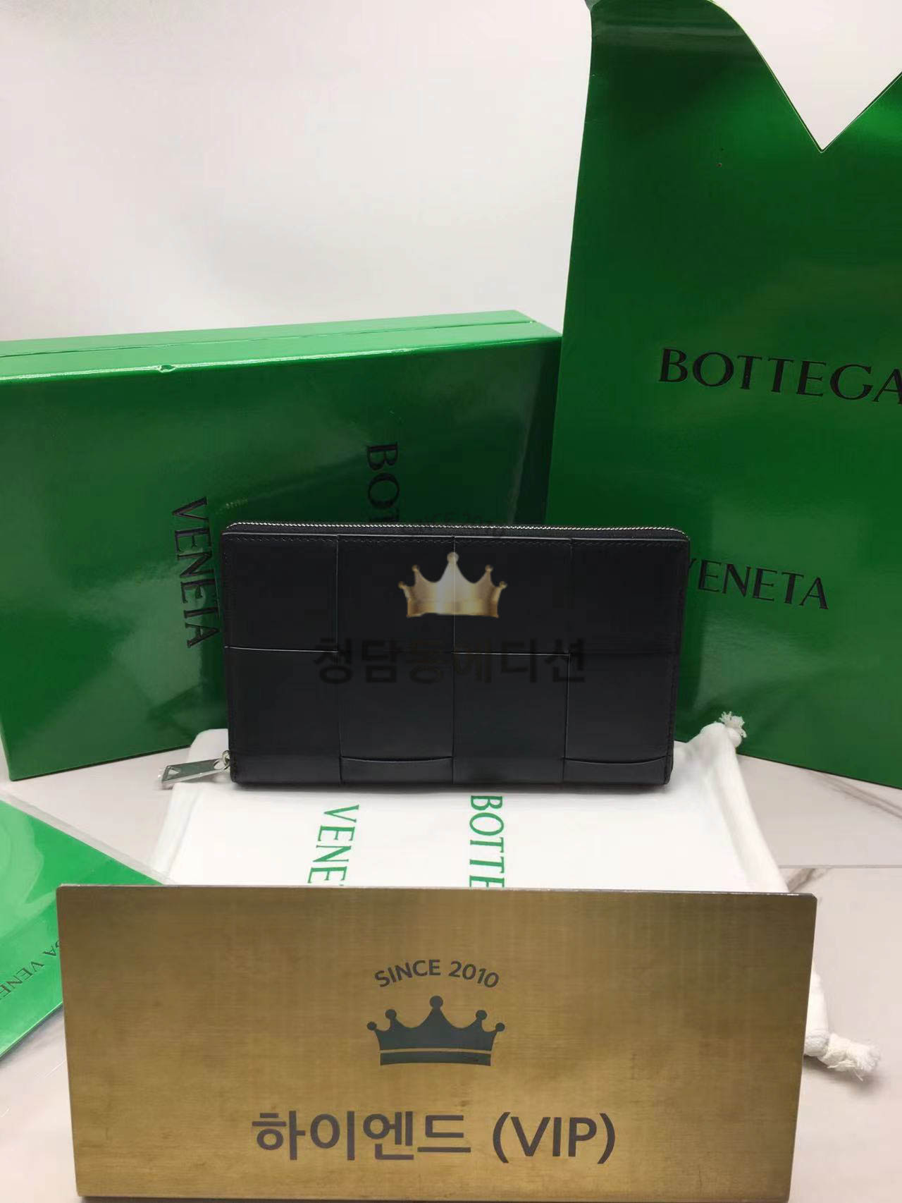 보테가 베네타 맥시 인트레치오 지퍼 어라운드 지갑 649607 (컬러 블랙)