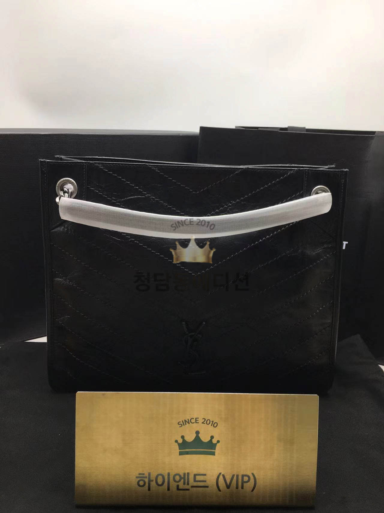 생로랑 니키 체인 미디움 쇼핑백 577999