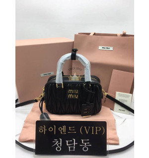 미우미우 마틀라세 나파 레더 탑 핸들 백