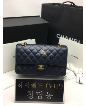 샤넬 클래식 플랩 백 미디움 샤이니 캐비어 금장 네이비 A01112