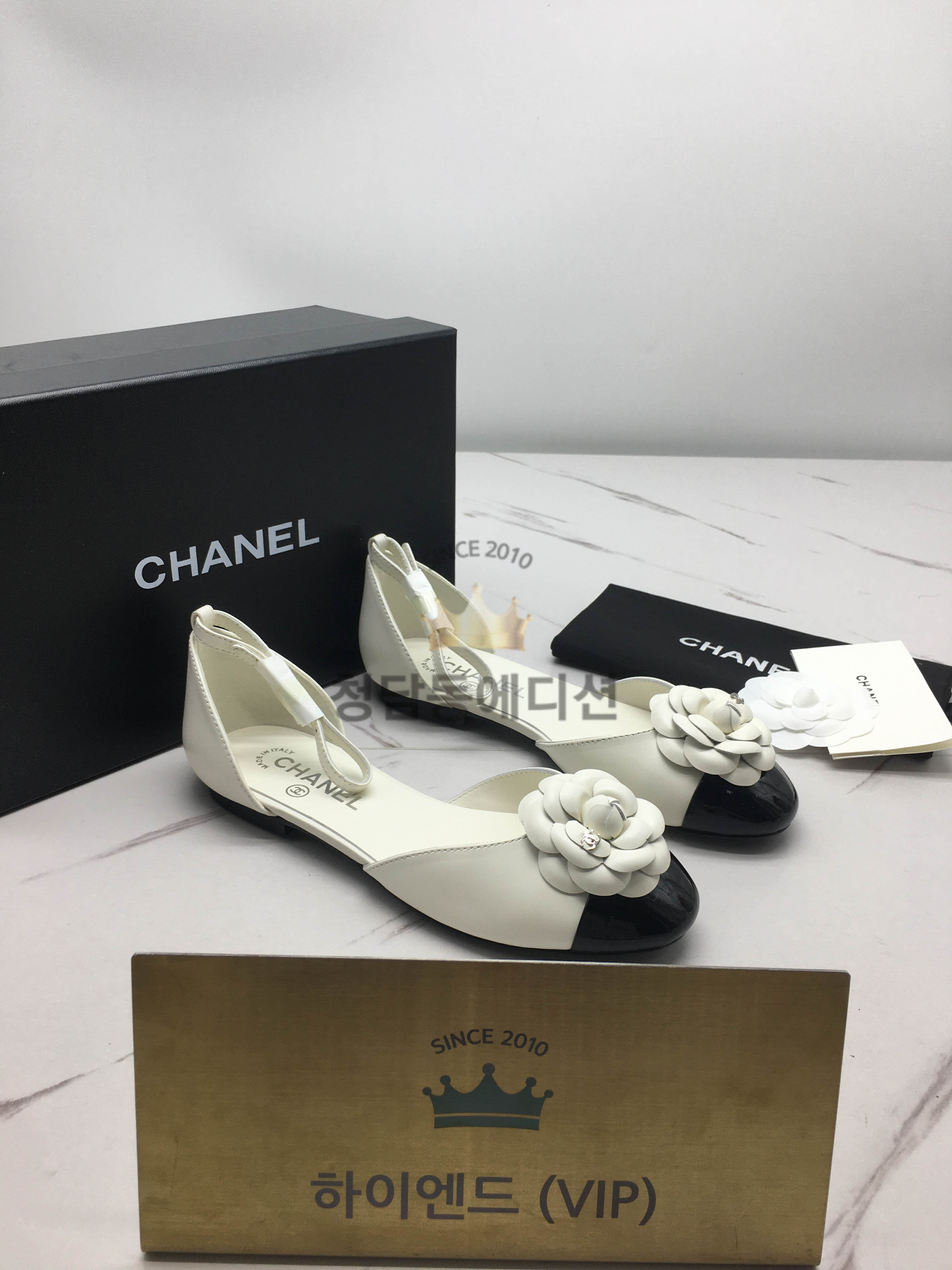 샤넬 까멜리아 메리제인 플랫 슈즈 화이트