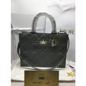 디올 까나쥬 퀼팅 북토트백 미디움 (숄더 스트랩 ver.) 