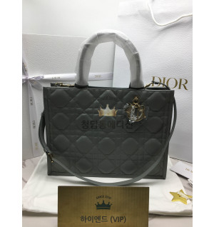 디올 까나쥬 퀼팅 북토트백 미디움 (숄더 스트랩 ver.) 