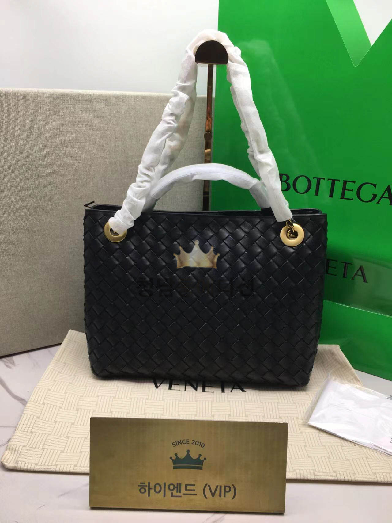 보테가베네타 24SS 안디아모 미디움 체인 숄더백 786009 (컬러 블랙)