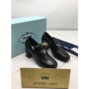 프라다 브러시드 로퍼힐