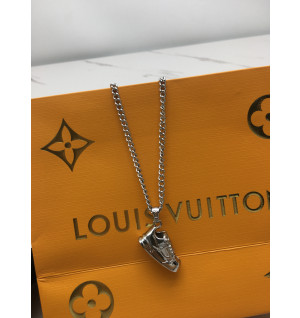 루이비통 트레이너 스트라스 목걸이 m01388