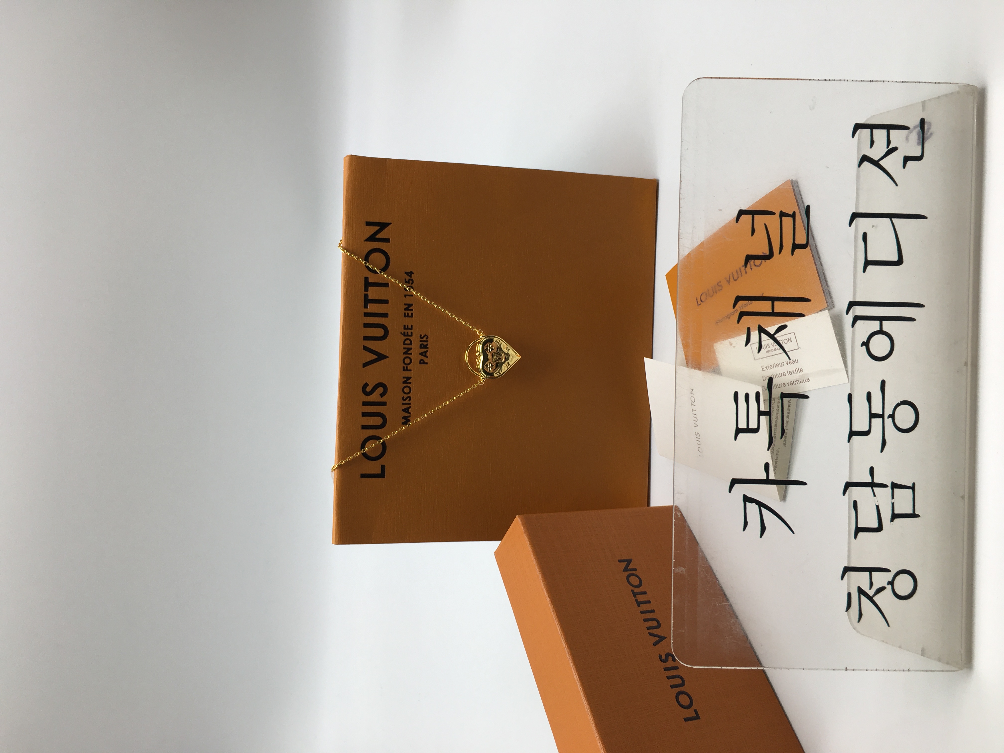 루이비통 하트 백 목걸이