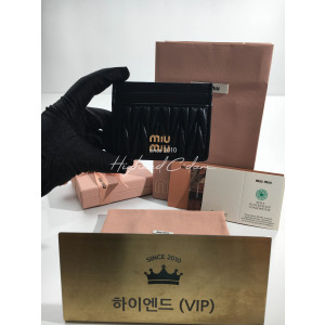 미우미우 마테라쎄 나파 가죽 카드 홀더 5MC076